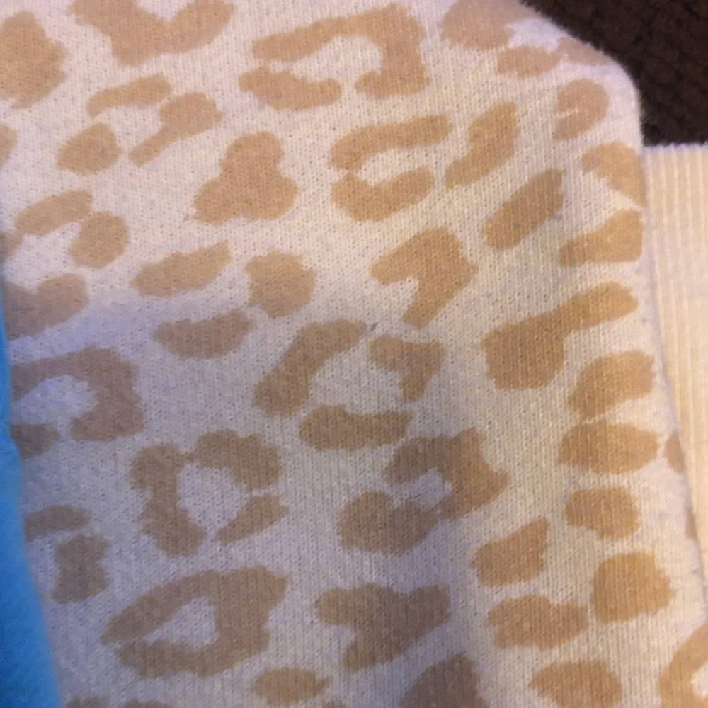 Bundle a Blue and a Leopard Print Sweatshirt - Picture 2 of 3